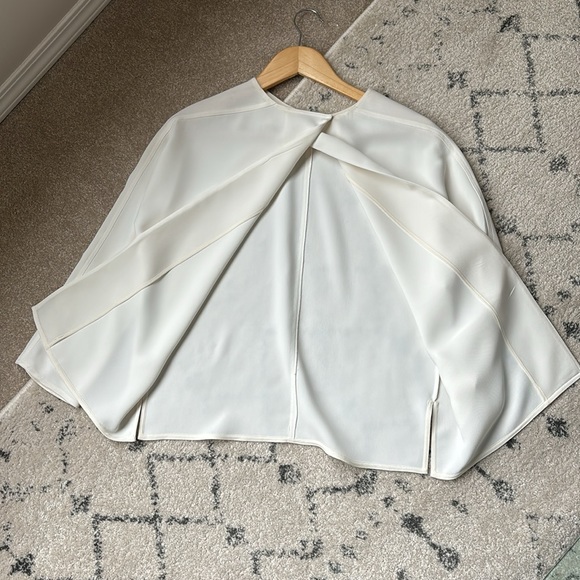 VINCE Elegant split back blouse. - Picture 4 of 6